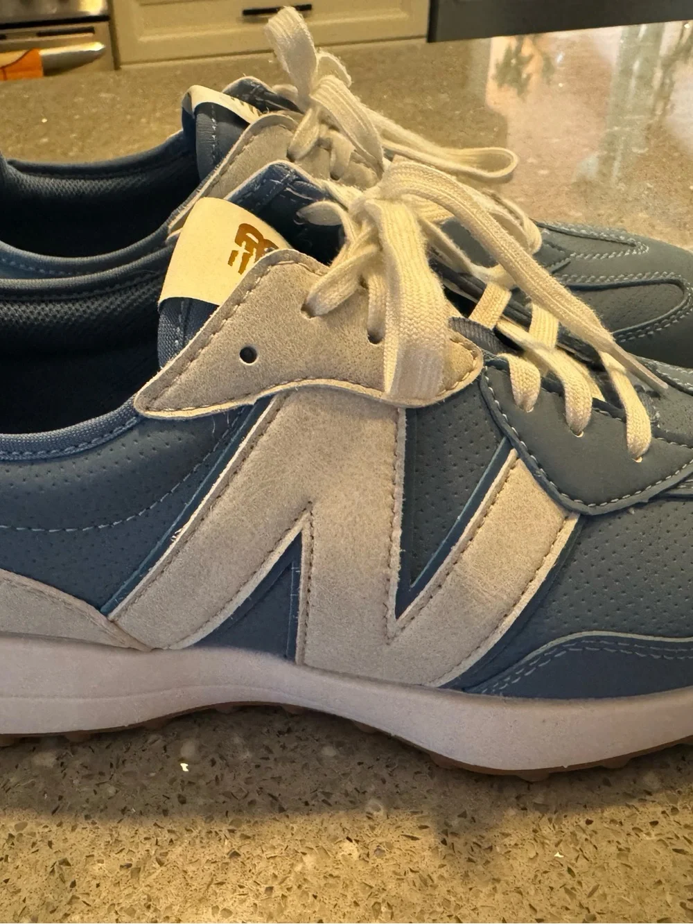 Women’s size 9 New Balance golf